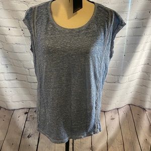 Two by Vince Camuto||Blue linen top with cap sleeves and decorative accents